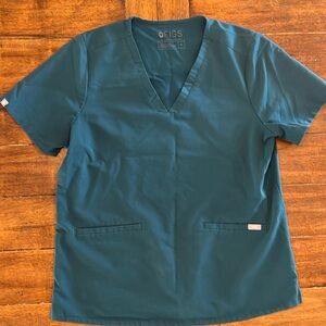 Figs casma scrub top